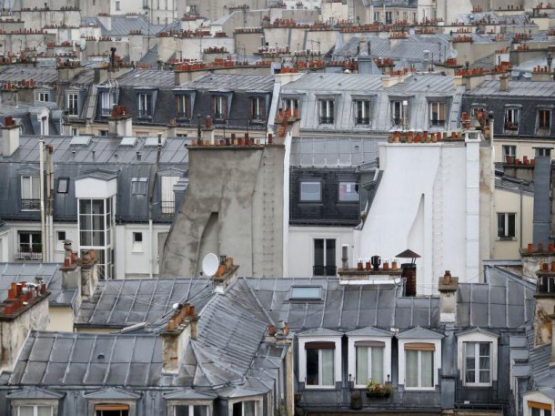 Immeubles et toits en zinc dans le centre parisien (20 février 2014) (AFP PHOTO/KENZO TRIBOUILLARD)