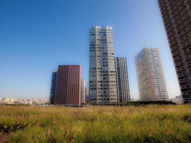 La toiture végétalisée de 7000 m² du centre commercial Beaugrenelle, dans le 15ème  arrondissement de Paris (3 octobre 2013) (MEIGNEUX/SIPA)