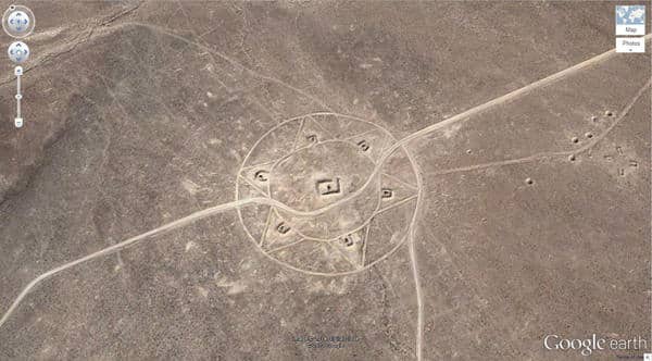 Un autre symbole mystérieux dans le Nevada (37,401573, -116,867808) Nevada, Etats-Unis