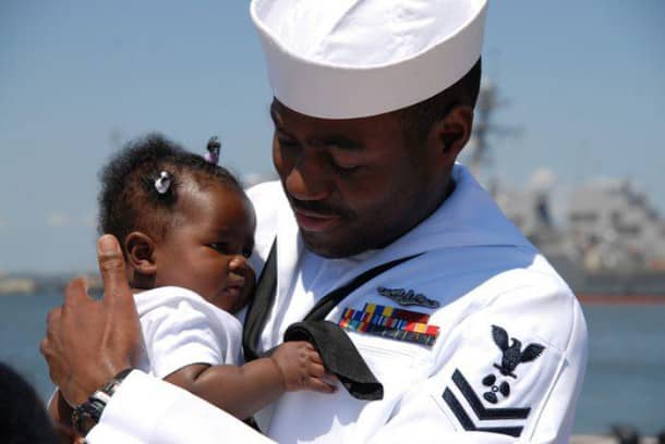 soldiers_meeting_their_children_11