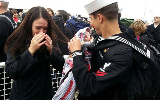 soldiers_meeting_their_children_19