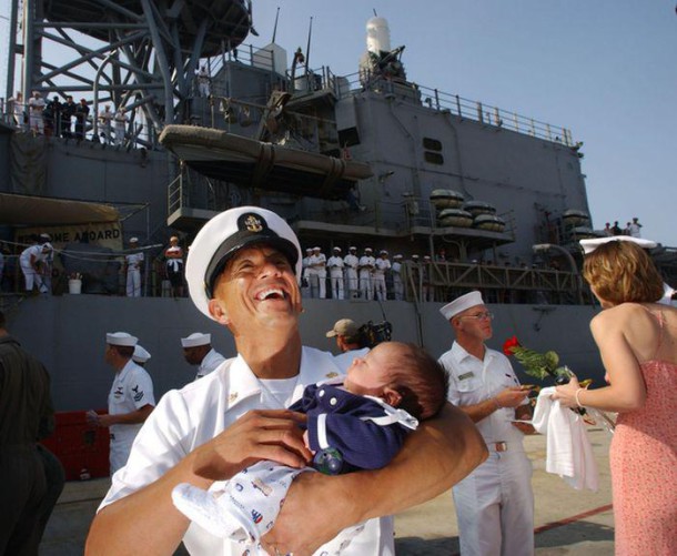 soldiers_meeting_their_children_35