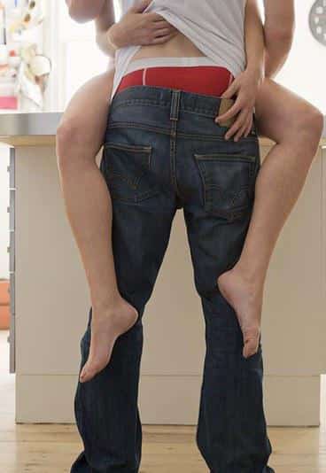 couple-sexe-cuisine-2diapo-143541_L