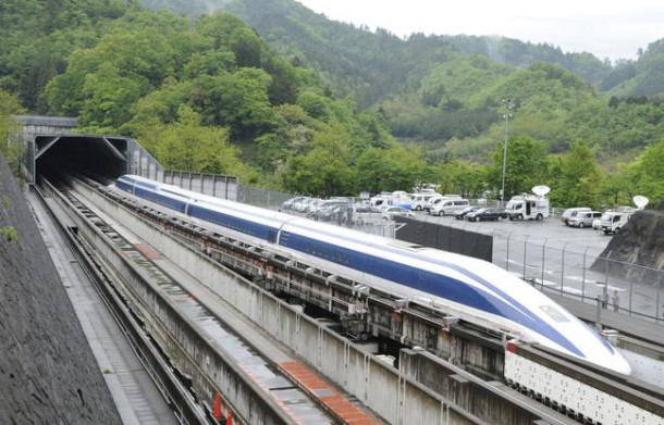 648x415_un-prototype-de-maglev-train-a-suspension-electromagnetique-a-tsuru-japon-en-2011