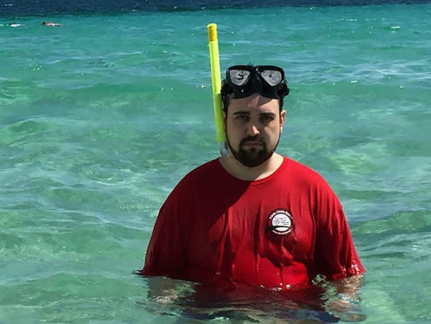 guy-travels-without-wife-has-no-fun-in-puerto-rico-141__700