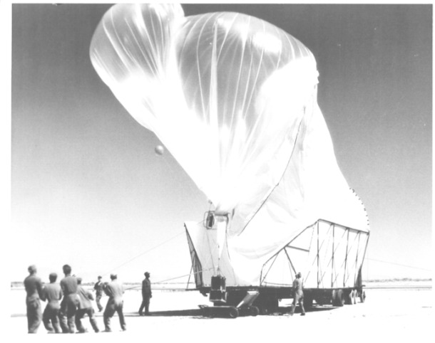 w_1024px-launch-of-moby-dick-balloon-1