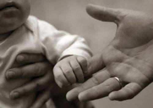 012af147a9_Bebe_papa_Friday_Fotolia