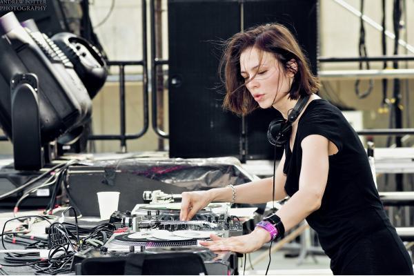 nina-kraviz-hd-wallpaper-live-at-DEMF-Movement-festival