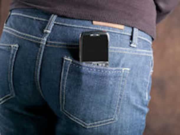 téléphone-portable-abstrait-dans-la-poche-arrière-de-jeans-49316766