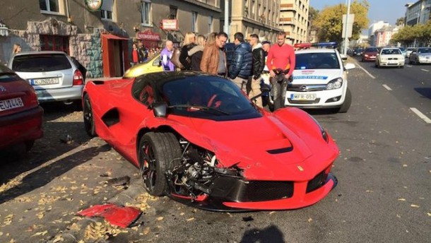 028C01EA08228508-photo-insolite-une-laferrari-percute-3-voitures-en-bulgarie