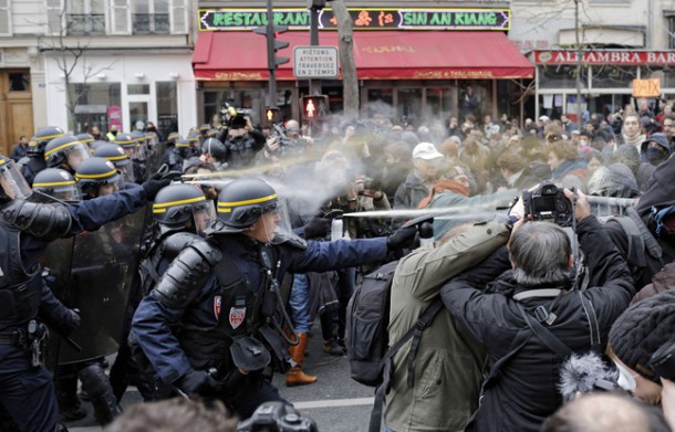 648x415_echauffourees-entre-forces-ordre-manifestants-dimanche-29-novembre-2015-place-republique-paris