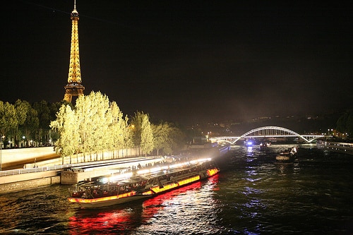 bateau-mouche-paris-lightbox