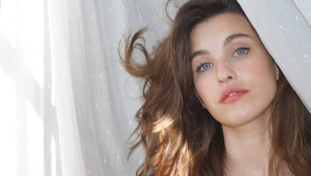 Rainey_Qualley fille Andie MacDowell,