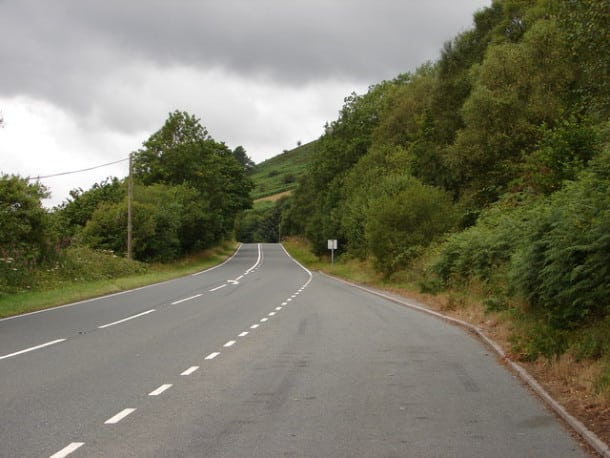 A44, Angleterre - Tant d’accidents y ont eu lieu que le gouvernement a dû intervenir avec des mesures spéciales.