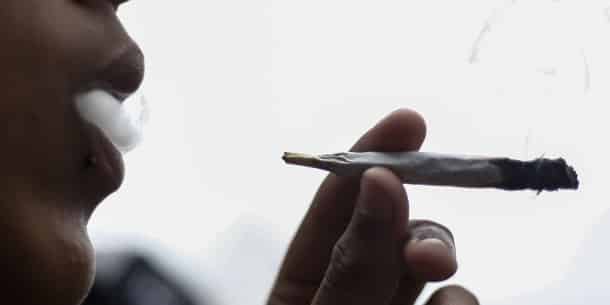 Cannabis-mieux-vaudrait-un-joint-d-herbe-sans-tabac
