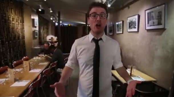 Humour Bise VIDÉO : Quand un anglais se moque de