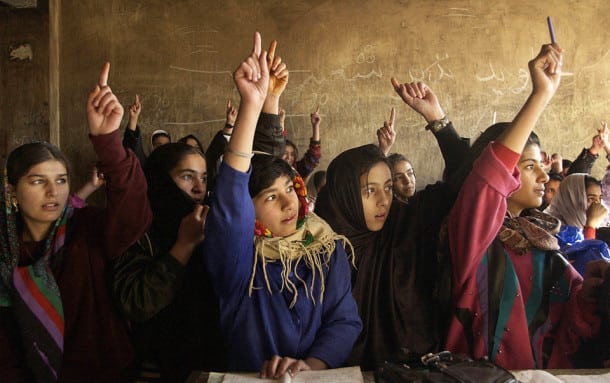 20020108 (LA) ññ Girls once again allowed to attend school raise their hands to answer a question in math class. ññ PHOTOGRAPHER: WALLY SKALIJ / Los Angeles Times (Photo by Wally Skalij/Los Angeles Times via Getty Images)