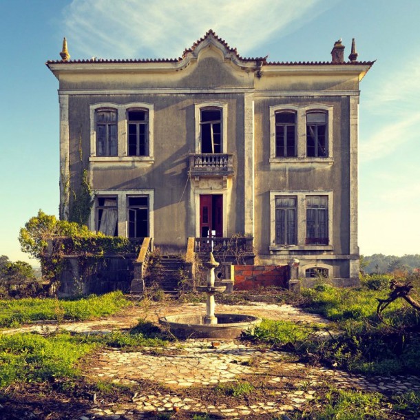 An abandoned country house