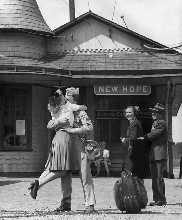 baiser encouragement Connecticut, 1945