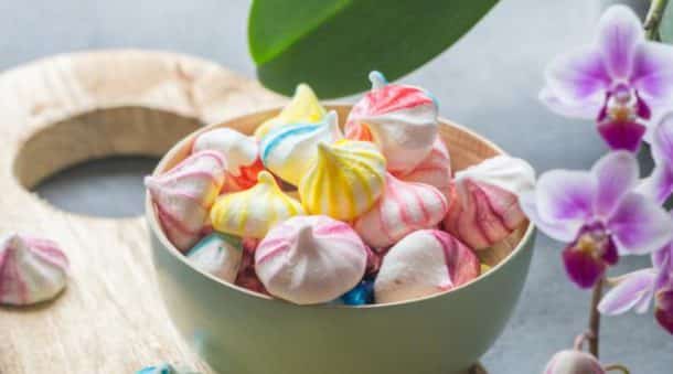 mini-meringues-colorees-20199350