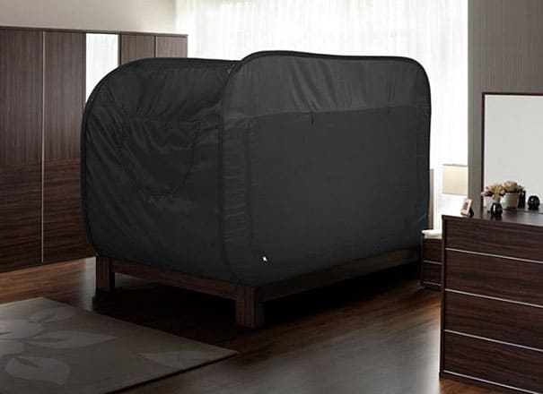 Découvrez le Privacy bed : un lit-tente créé spécialement pour
