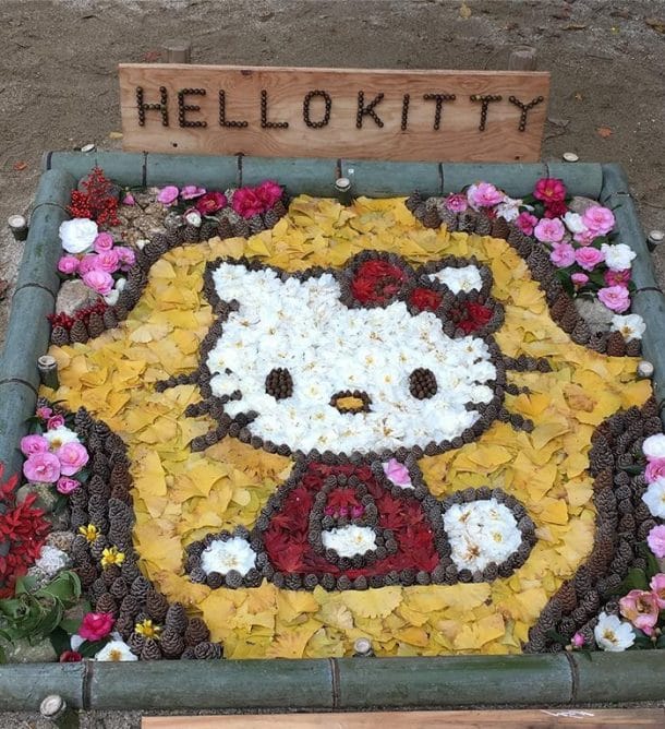 Hello Kitty feuilles mortes