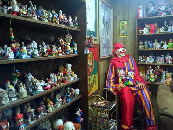 Les 500 clowns du Clown Motel vous attendent