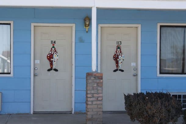 31 chambres au Clown Motel