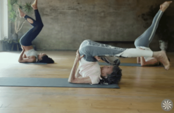 La prof de yoga la plus âgée au monde a 98 ans !