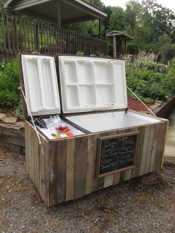 Un vieux frigo transformé en glacière