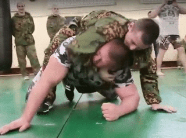Les forces spéciales russes mises K.O. par un combattant de MMA