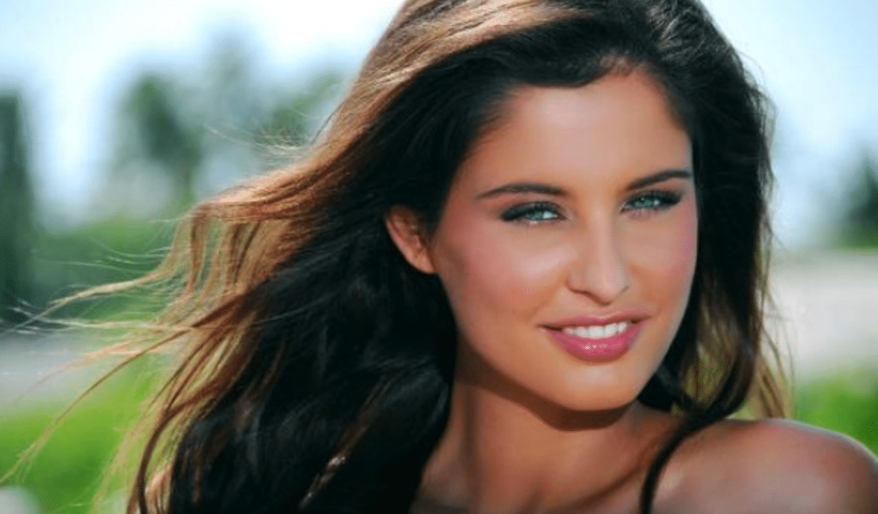 Malika Ménard enflamme la toile avec une photo incroyablement sexy