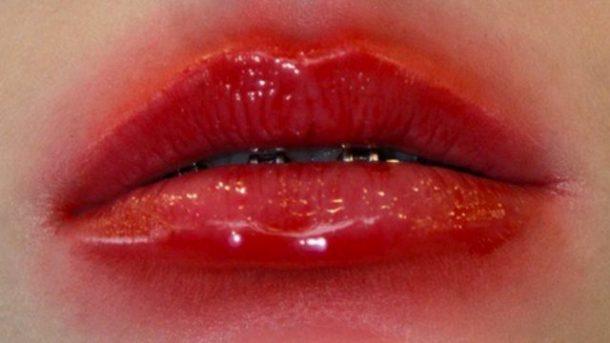 snogged lips rouge a levres qui deborde