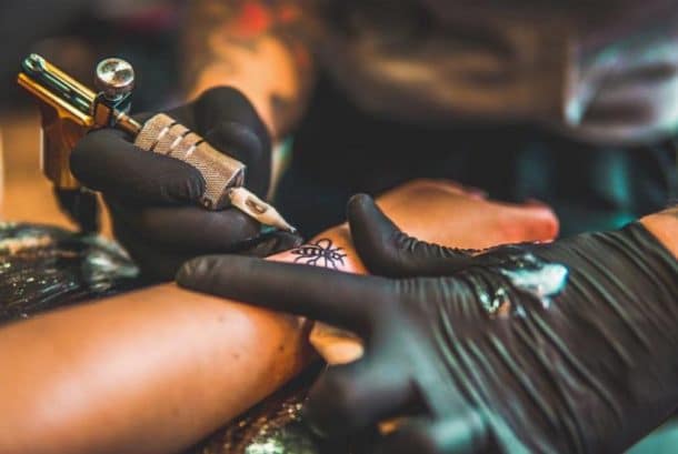 tatouer une abeille