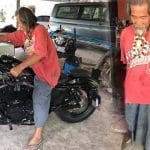 clochard achete une moto