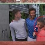 maxime hamou embrasse journaliste de force