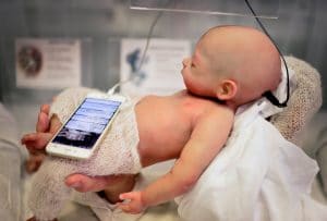 bebe robot realiste