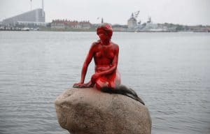 petite sirene statue