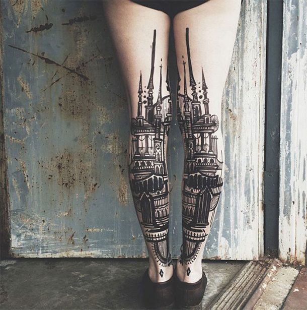 tatouage eglise jambe