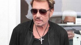johnny hallyday pendentif christ