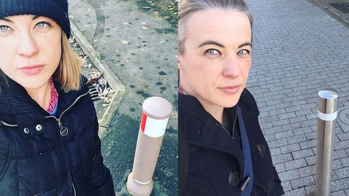 La Bollard Queen prend des selfies à côté de bornes