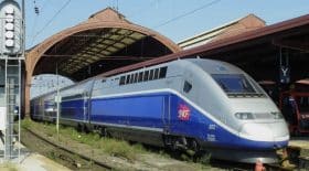 ce conducteur de train a oublié de s'arrêter à un arrêt