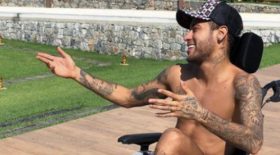 Neymar en fauteuil roulant