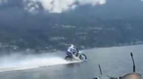 moto surface de l'eau