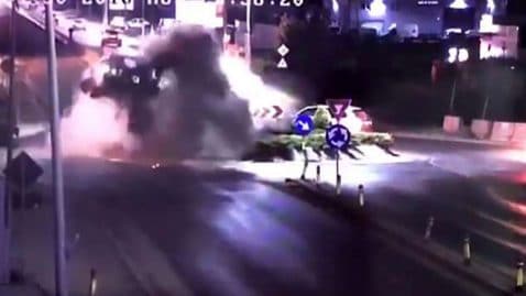 accident de voiture dans un rond-point