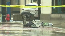 sac suspect homme renverse le sac démineurs police