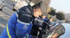 Il se fait arrêter par les gendarmes alors qu'il roulait beaucoup trop vite mais a une très bonne excuse...