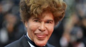 Igor Bogdanov s'affiche en couple pour la montée des marches à Cannes