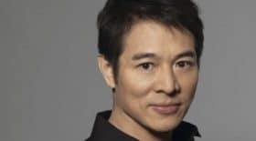 le célèbre acteur et maître des arts martiaux Jet Li et malade et méconnaissable