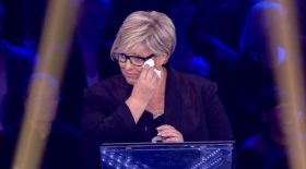 Laurence Boccolini pleure